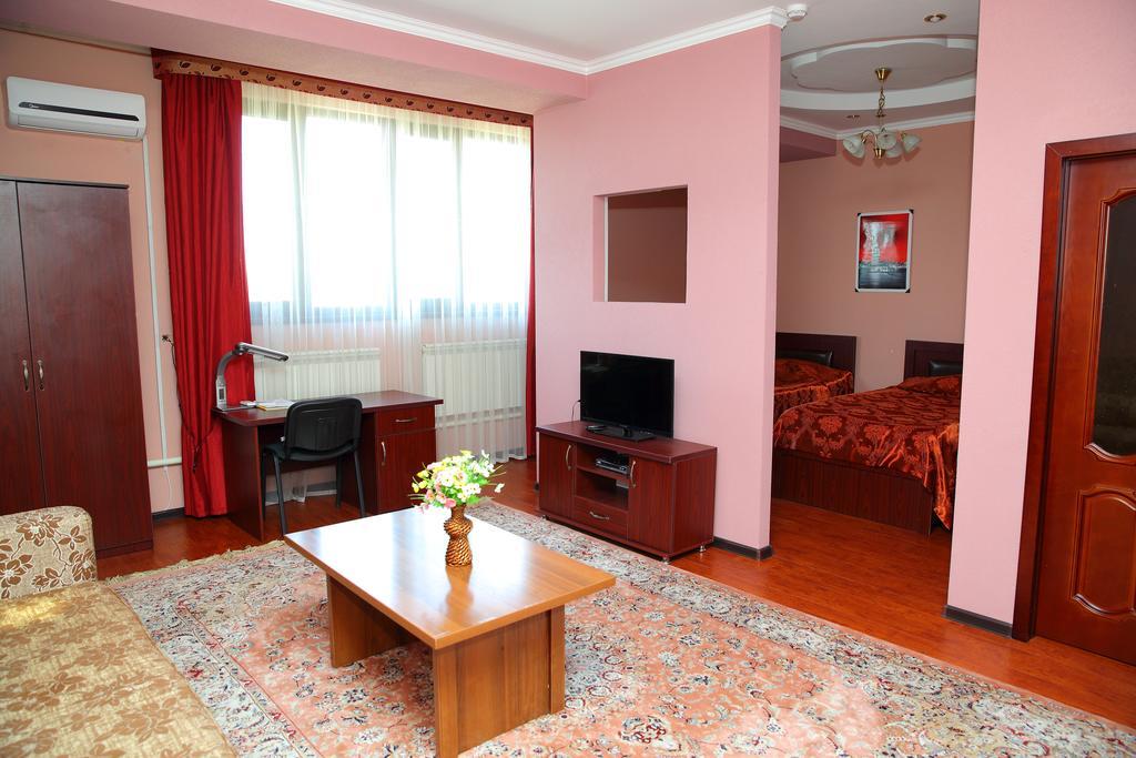 Bishkek Villa Hotel Экстерьер фото