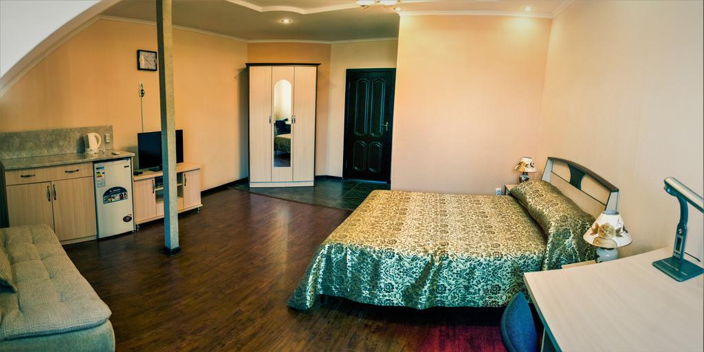 Bishkek Villa Hotel Экстерьер фото