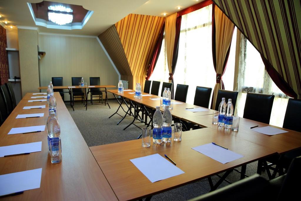 Bishkek Villa Hotel Экстерьер фото